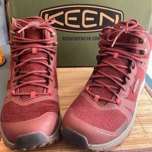 New Keen waterproof hiking boots womens 11